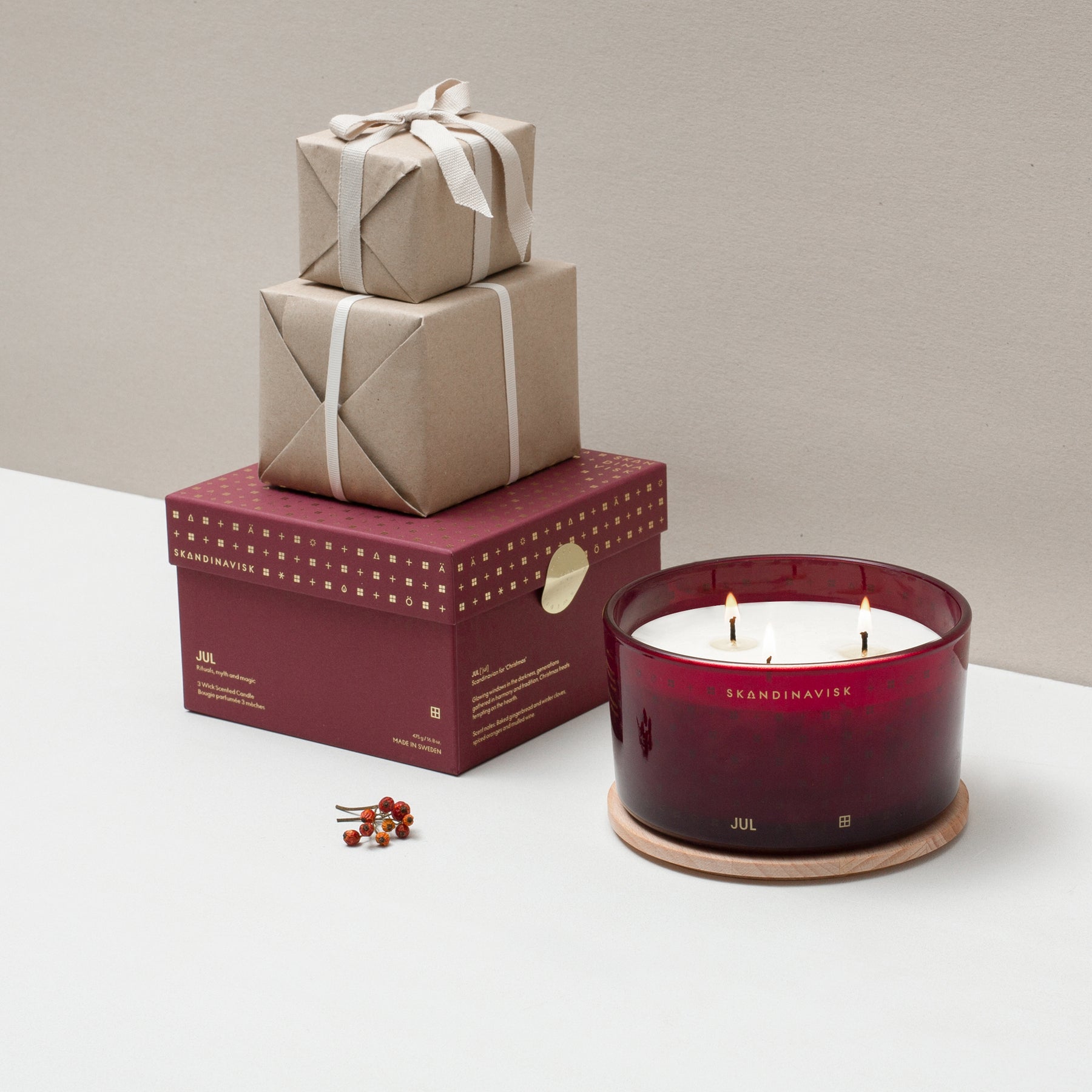 Jul (3 wick candle) ~ gingerbread, cloves, spiced oranges, mulled wine